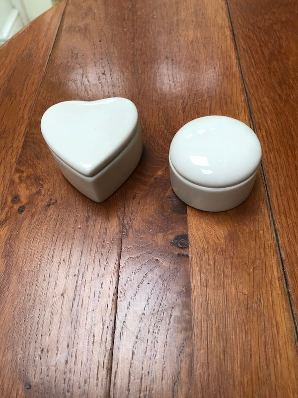 19 x Round and 4 x Heart-Shaped Porcelain Ring/Cufflink Boxes
